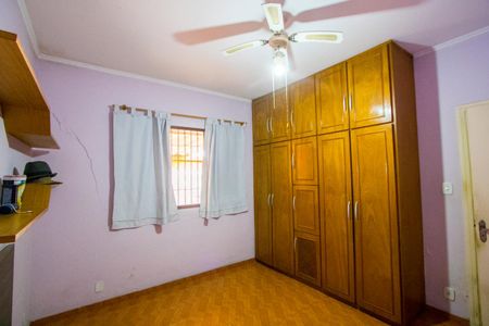 Casa à venda com 250m², 3 quartos e 4 vagas Casa à venda com 250m², 3 quartos e 4 vagasQuarto 2