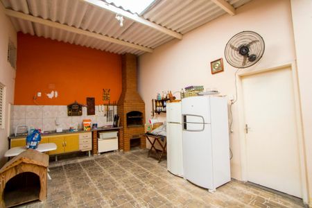 Casa à venda com 250m², 3 quartos e 4 vagas Casa à venda com 250m², 3 quartos e 4 vagasEspaço Gourmet