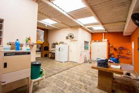 Casa à venda com 250m², 3 quartos e 4 vagas Casa à venda com 250m², 3 quartos e 4 vagasÁrea de serviço