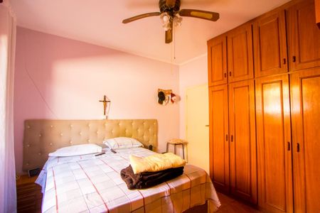 Casa à venda com 250m², 3 quartos e 4 vagas Casa à venda com 250m², 3 quartos e 4 vagasQuarto 1 - Suíte