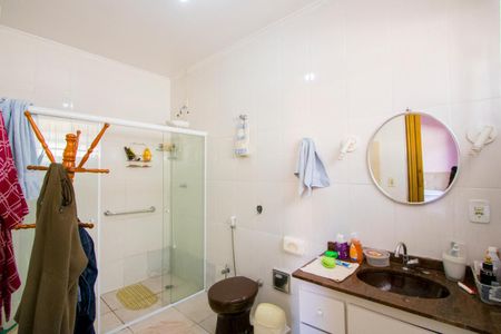 Casa à venda com 250m², 3 quartos e 4 vagas Casa à venda com 250m², 3 quartos e 4 vagasBanheiro do quarto 1