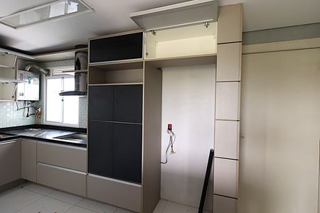 Apartamento à venda com 76m², 2 quartos e 1 vagaCozinha - Armários