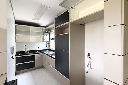 Apartamento à venda com 76m², 2 quartos e 1 vagaCozinha - Armários