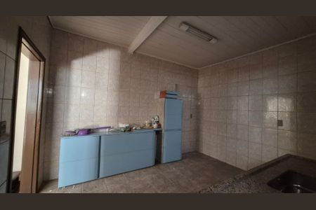 Casa para alugar com 160m², 3 quartos e 1 vagaCozinha - Casa fundos