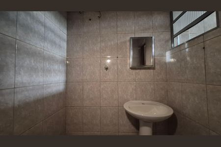 Casa para alugar com 160m², 3 quartos e 1 vagaBanheiro - Casa fundos