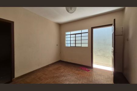 Casa para alugar com 160m², 3 quartos e 1 vagaSala - Casa fundos