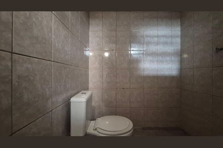 Casa para alugar com 160m², 3 quartos e 1 vagaBanheiro - Casa fundos