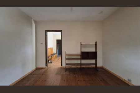 Casa para alugar com 160m², 3 quartos e 1 vagaQuarto - Casa fundos