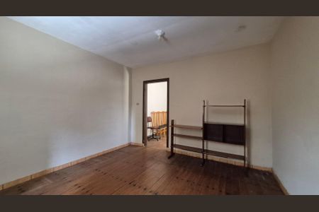 Casa para alugar com 160m², 3 quartos e 1 vagaQuarto - Casa fundos