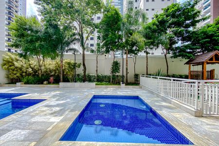 Apartamento à venda com 100m², 3 quartos e 2 vagasÁrea comum - Piscina