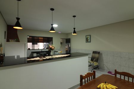 Casa à venda com 253m², 3 quartos e 2 vagasCopa e Cozinha 