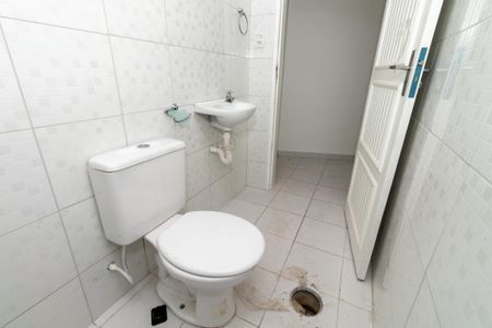 Casa para alugar com 100m², 2 quartos e sem vaga Casa para alugar com 100m², 2 quartos e sem vagaBanheiro da Suíte