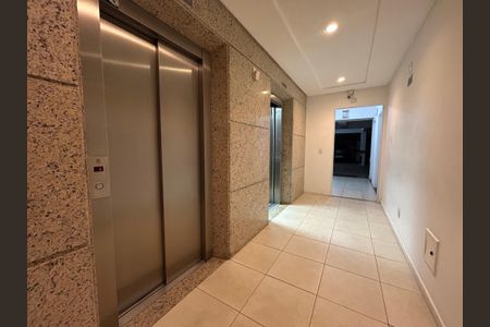 Apartamento para alugar com 74m², 2 quartos e 1 vagaElevador