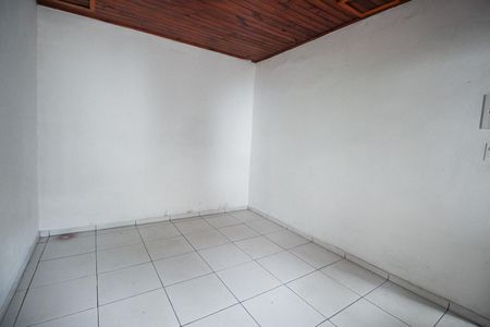Quarto de casa para alugar com 1 quarto, 30m² em Jardim Bom Refugio, Taboão da Serra