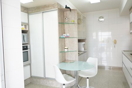 Apartamento à venda com 152m², 3 quartos e 3 vagasCozinha