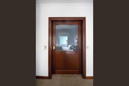 Apartamento à venda com 361m², 4 quartos e 4 vagasCloset Suíte 3