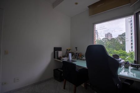 Apartamento à venda com 361m², 4 quartos e 4 vagasEscritório