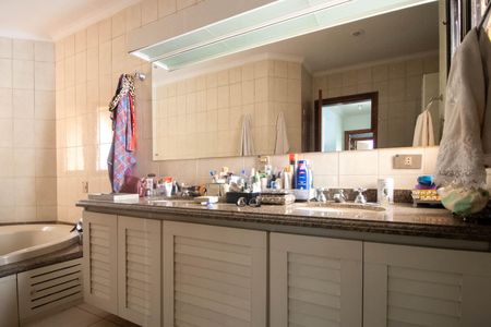 Apartamento à venda com 361m², 4 quartos e 4 vagasBanheiro Suíte 3