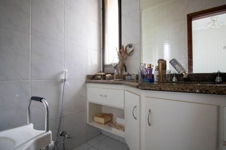 Apartamento à venda com 361m², 4 quartos e 4 vagasBanheiro da Suíte 2