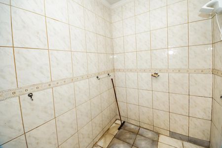 Casa à venda com 169m², 3 quartos e 4 vagasBanheiro Quarto 1