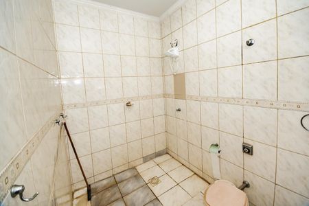 Casa à venda com 169m², 3 quartos e 4 vagasBanheiro Quarto 1