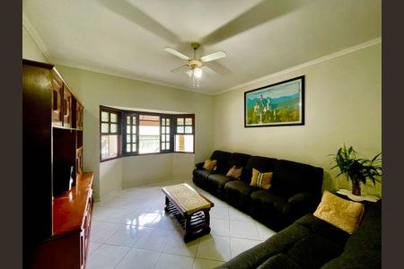 Sala de casa à venda com 4 quartos, 415m² em Vila Galvão, Guarulhos