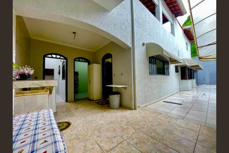 Casa à venda com 415m², 4 quartos e sem vagaÁrea de Serviço