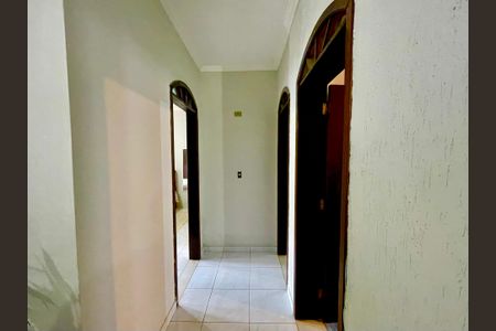 Casa à venda com 415m², 4 quartos e sem vagaCorredor interno