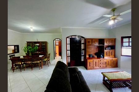 Casa à venda com 415m², 4 quartos e sem vagaSala