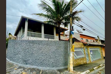 Casa à venda com 415m², 4 quartos e sem vagaFachada da esquina 