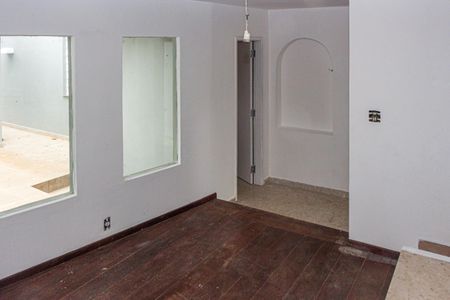 Casa para alugar com 250m², 3 quartos e 4 vagasSala