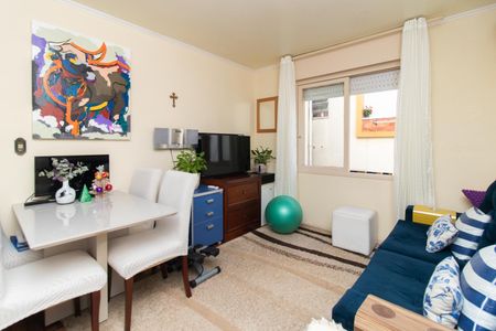 Sala de apartamento para alugar com 1 quarto, 42m² em Medianeira, Porto Alegre
