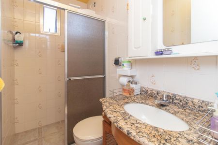 Banheiro de apartamento para alugar com 1 quarto, 42m² em Medianeira, Porto Alegre