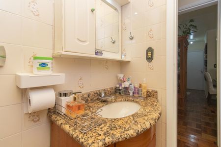 Banheiro de apartamento para alugar com 1 quarto, 42m² em Medianeira, Porto Alegre