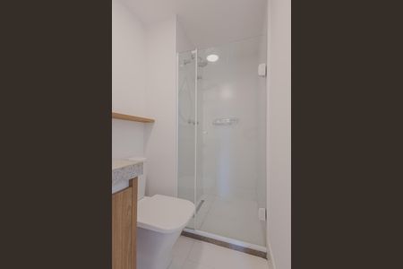 Banheiro de kitnet/studio para alugar com 1 quarto, 28m² em Sumaré, São Paulo