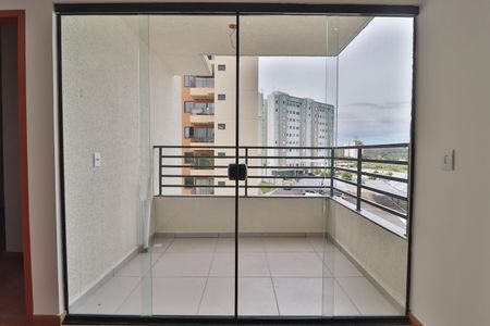Sacada de apartamento para alugar com 2 quartos, 58m² em Shopping Park, Uberlândia
