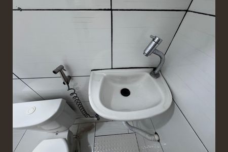 Casa para alugar com 84m², 2 quartos e 1 vaga Casa para alugar com 84m², 2 quartos e 1 vagaBanheiro Social