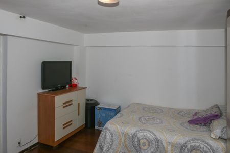 Casa à venda com 480m², 7 quartos e 4 vagas Casa à venda com 480m², 7 quartos e 4 vagasCasa 3 - Quarto