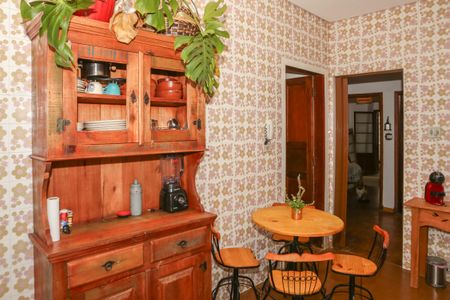 Casa à venda com 480m², 7 quartos e 4 vagas Casa à venda com 480m², 7 quartos e 4 vagasCasa 2 - Cozinha