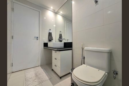 Apartamento à venda com 80m², 2 quartos e 1 vaga Apartamento à venda com 80m², 2 quartos e 1 vagaBanheiro Social