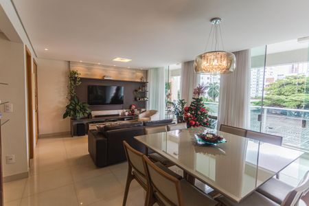 Apartamento à venda com 128m², 4 quartos e 3 vagasSala