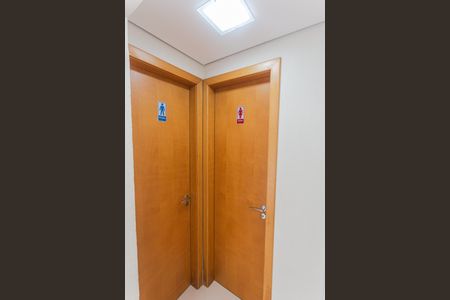 Apartamento à venda com 128m², 4 quartos e 3 vagasÁrea comum - Banheiro do Salão de festas