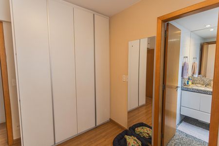Apartamento à venda com 128m², 4 quartos e 3 vagasSuíte 2