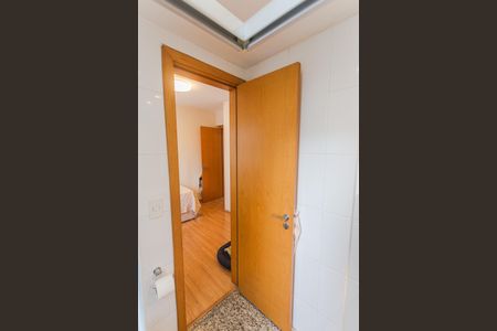 Apartamento à venda com 128m², 4 quartos e 3 vagasBanheiro da Suíte 2