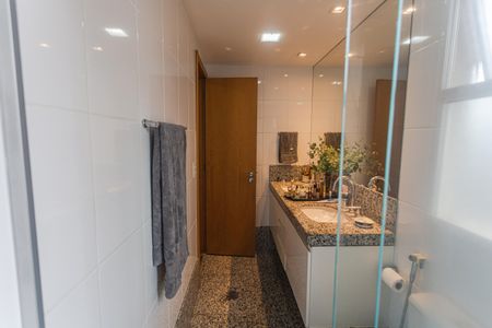 Apartamento à venda com 128m², 4 quartos e 3 vagasBanheiro da Suíte 1