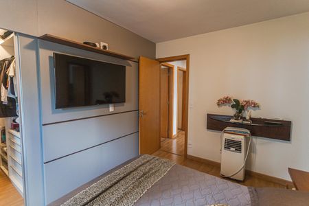 Apartamento à venda com 128m², 4 quartos e 3 vagasSuíte 1