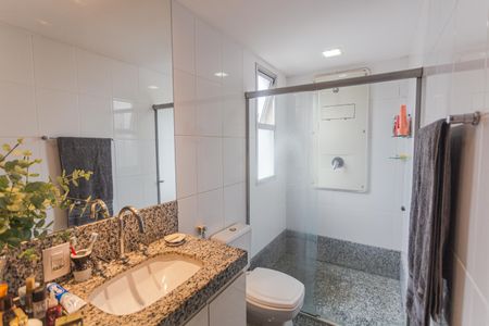 Apartamento à venda com 128m², 4 quartos e 3 vagasBanheiro da Suíte 1