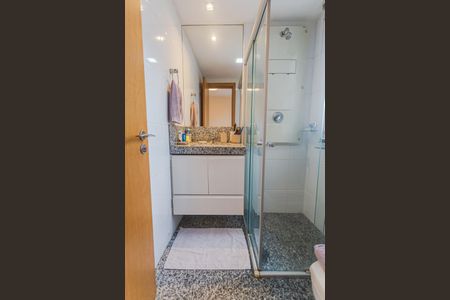 Apartamento à venda com 128m², 4 quartos e 3 vagasBanheiro da Suíte 2