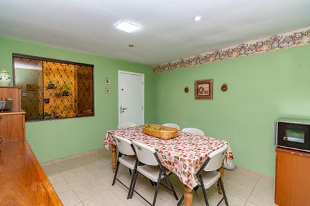 Casa à venda com 226m², 4 quartos e 2 vagasSala 4