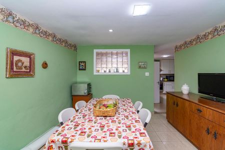 Casa à venda com 226m², 4 quartos e 2 vagasSala 4